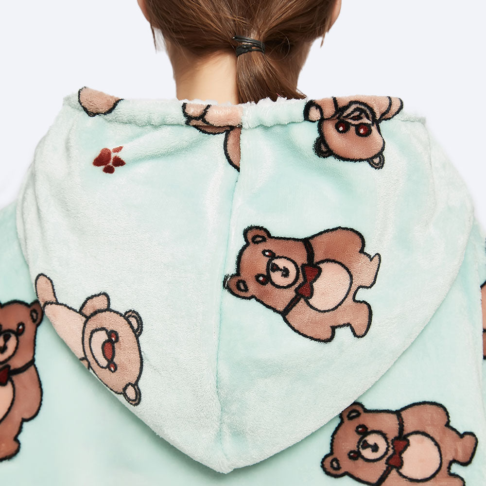 hugly-wearable-blanket-bear-luxe-teddy-3