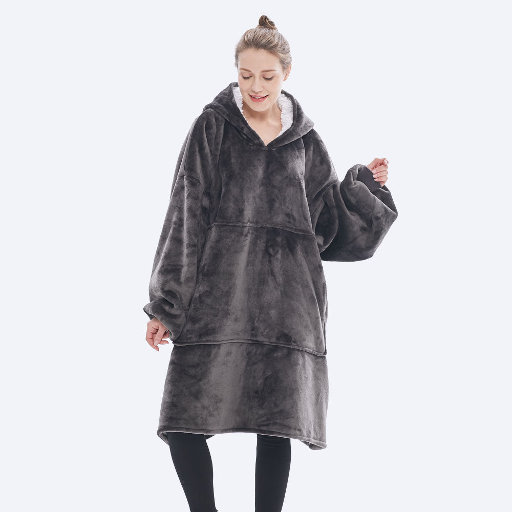 hugly-wearable-blanket-mountain-luxe-gra-5