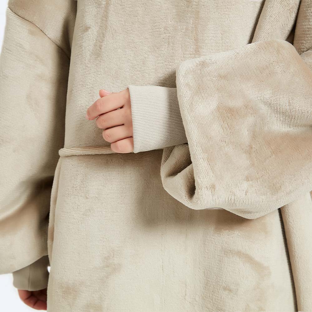 hugly-wearable-blanket-satin-serenity-beige-4