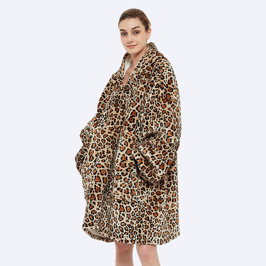 hugly-wearable-blanket-spots-luxe-leopard