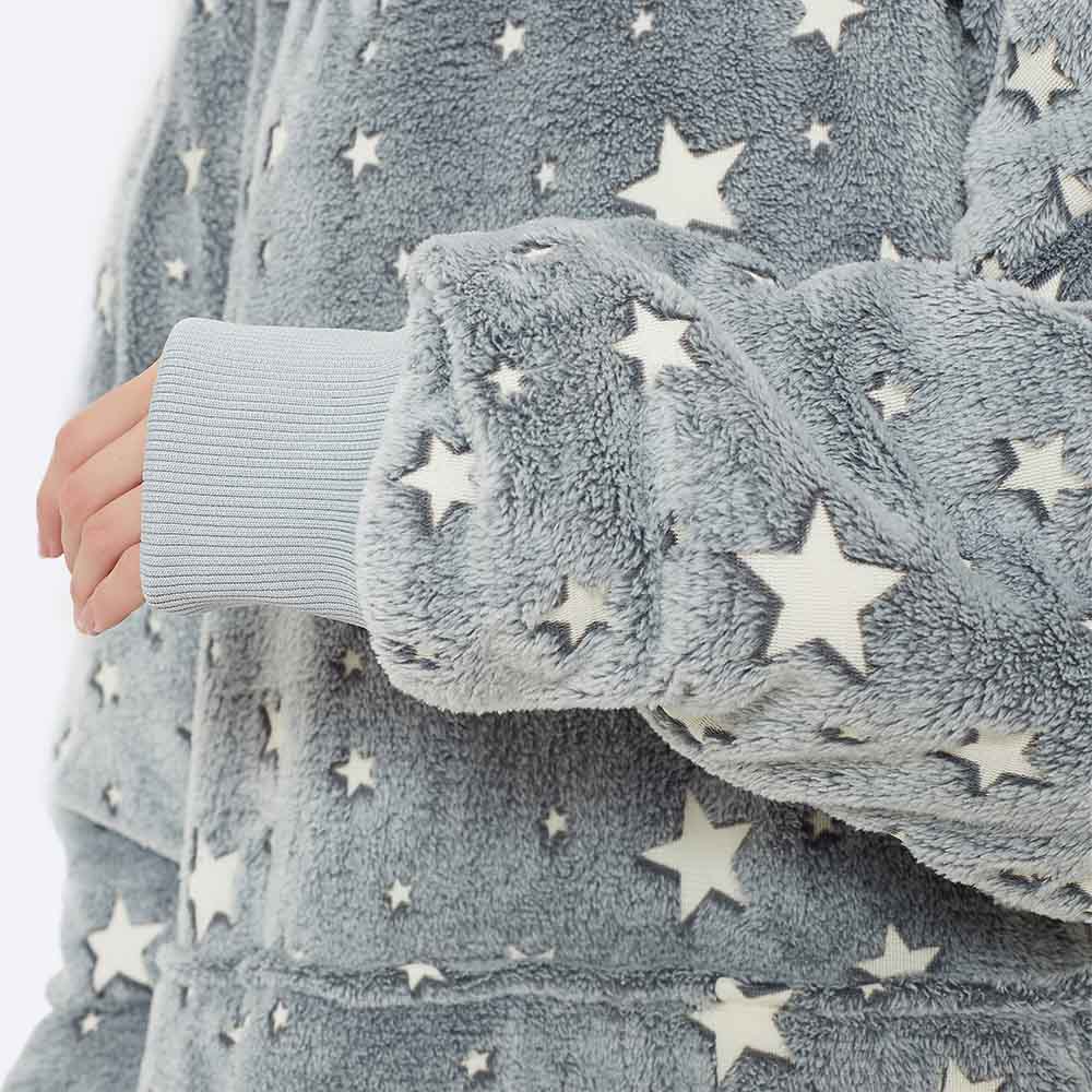 hugly-wearable-blanket-stellar-elegance-stjarnor-5